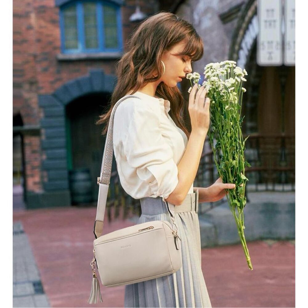 ✨Roulens Cream Triple Zip Small Crossbody Bag✨